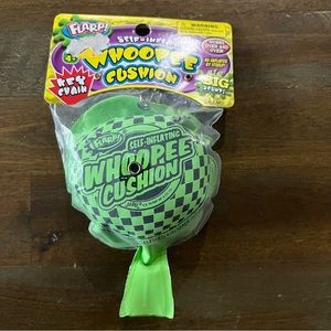 ✅ miniature whoopee cushion key chain NEW